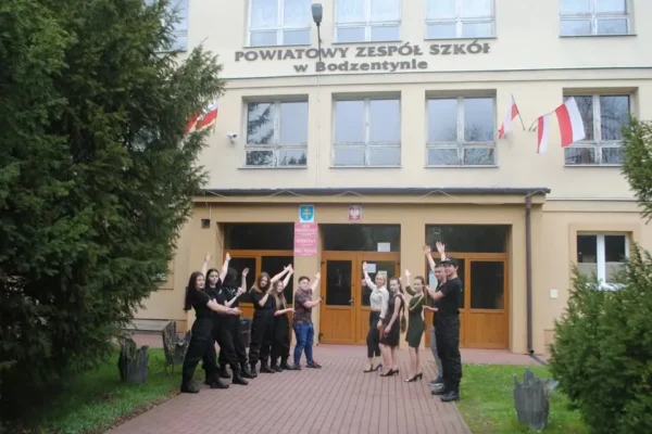 Absolwentka z Bodzentyna wraca do szkoły – droga do Policji zaczęła się od klasy policyjno-prawnej
