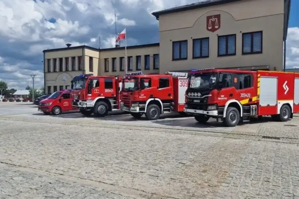 Uszkodzony dach w Widełkach – interwencja OSP Daleszyce