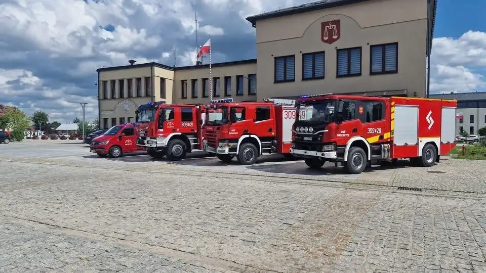 Uszkodzony dach w Widełkach – interwencja OSP Daleszyce