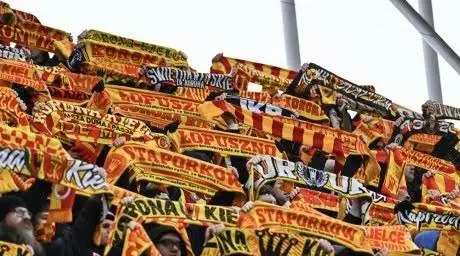 Kibice Korony Kielce ruszają na Widzew – zapisy na wyjazd już trwają