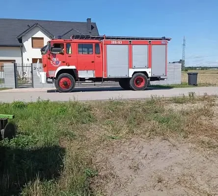 Pożar nieużytków rolnych w Łubnie – interwencja OSP Piekoszów