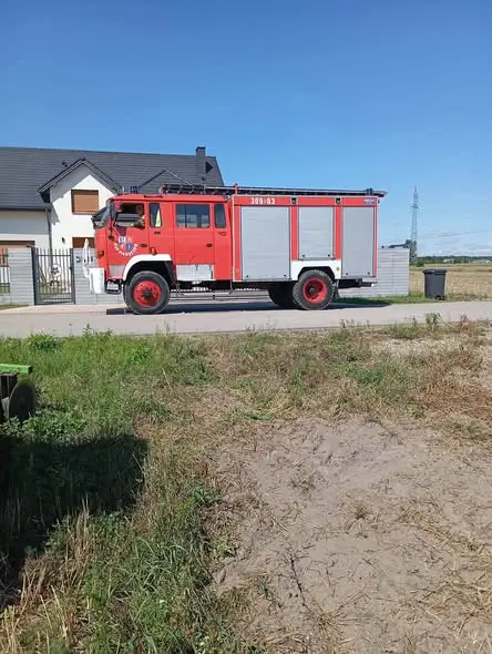 Pożar nieużytków rolnych w Łubnie – interwencja OSP Piekoszów