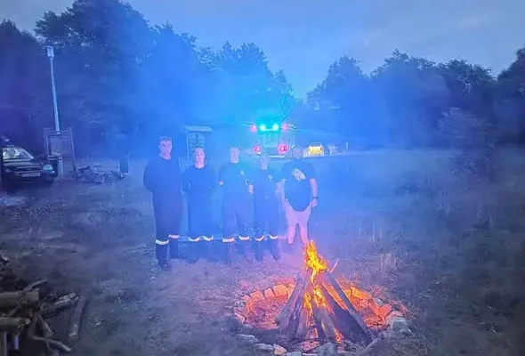 Strażacy z OSP Chęciny zabezpieczali plan filmu o Wojciechu Szczepaniaku w Tokarni