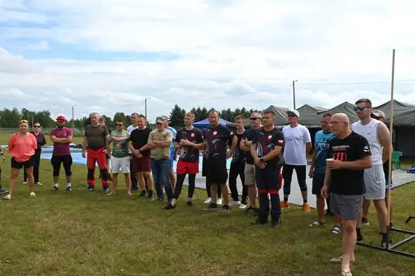 XXVII Mistrzostwa Spadochroniarzy w Masłowie: Rywalizacja o centymetry