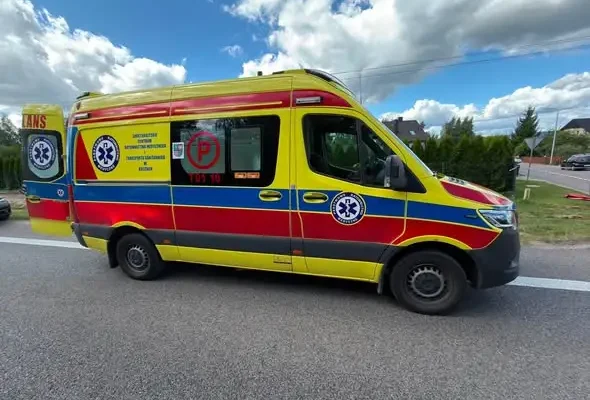Wypadek motocykla i auta w Świętej Katarzynie. Jedna osoba ranna