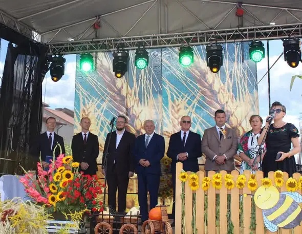 Dożynki w Łagowie: Święto plonów z udziałem parlamentarzystów i samorządowców