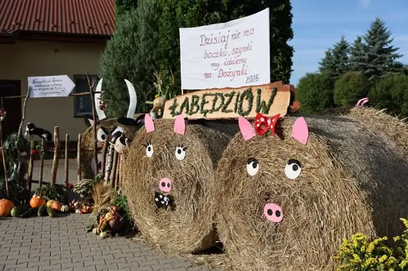 Dożynki w Morawicy: mieszkańcy stworzyli słomiane arcydzieła. Zobacz zdjęcia!
