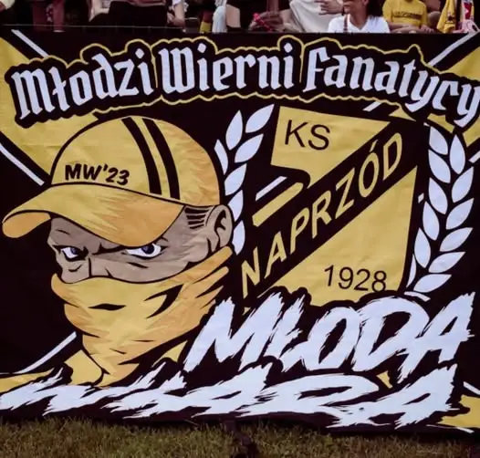 Młodzi zawodnicy Jędrzejowa pokonali rówieśników z Broni Radom w zaciętym meczu