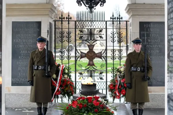 Święto Wojska Polskiego w Chmielniku: hołd dla bohaterów