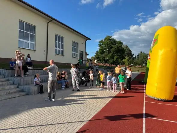 Sportowe pożegnanie lata na Orliku w Pierzchnicy – relacja i zapowiedź finału