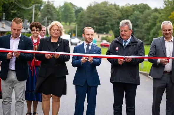Nowa droga w Bobrzy oficjalnie otwarta. Mieszkańcy zyskali bezpieczniejsze połączenie