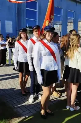 Nowy rok szkolny 2026/2027 zainaugurowany w gminie Nowiny – nowa dyrekcja i wspomnienie 1939 roku