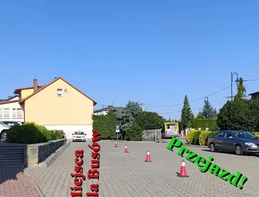 Przypomnienie o zasadach korzystania z parkingu szkolnego – strefa Kiss&Drive