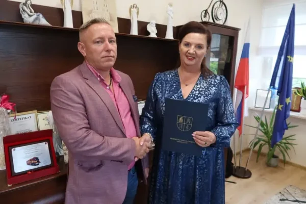 Ponad 1,1 mln zł na przebudowę dróg w Łosienku i Wincentowie – umowy podpisane
