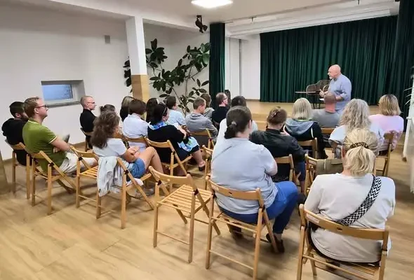 Spotkanie z terapeutą w Masłowie: stand-up z przesłaniem