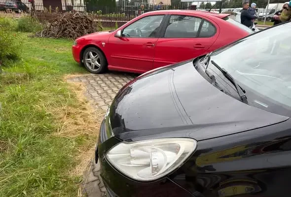 Wypadek na ul. Kieleckiej w Bodzentynie – trzy osoby, w tym dwuletnie dziecko, bez obrażeń