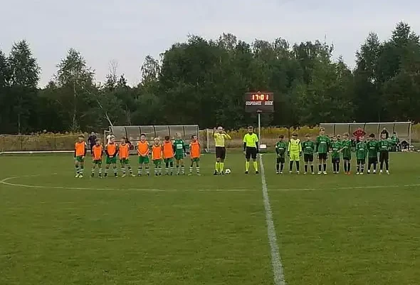 Młodzik Victorii Mniów rozegrał pierwsze mecze ligowe U12