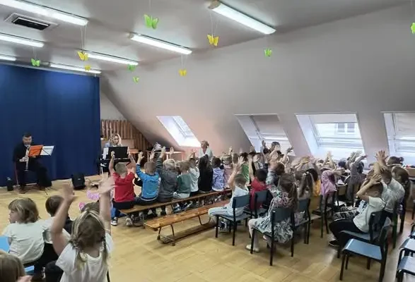 Filharmonia Świętokrzyska z wizytą w przedszkolu – dzieci poznały klarnet