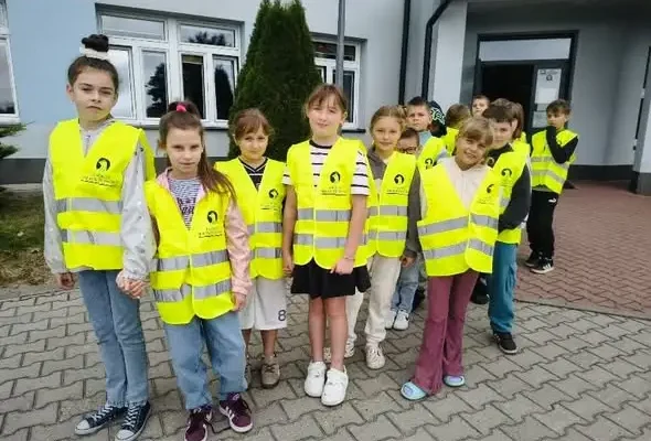 Świeć przykładem – noś odblaski! Uczniowie klas III promują bezpieczeństwo na drodze
