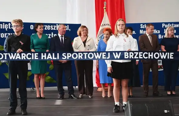 Historyczny dzień w Brzechowie: otwarcie nowej sali sportowej i nadanie szkole imienia Marszałka Józefa Piłsudskiego
