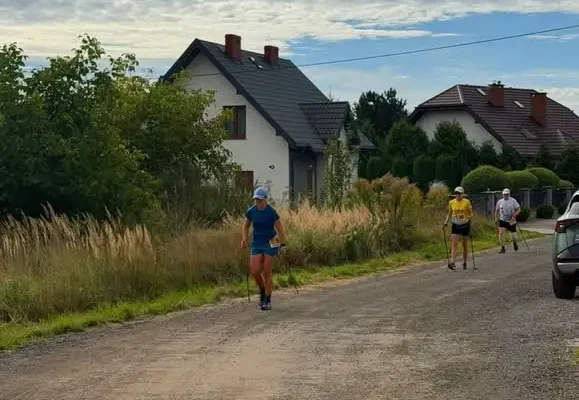 Druhowie OSP czuwali nad bezpieczeństwem uczestników biegu „Biegiem do Jesieni” w Miedzianej Górze