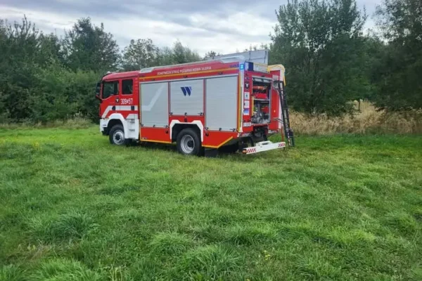 Pożar pozostałości roślinnych w Nowej Słupi — akcja OSP