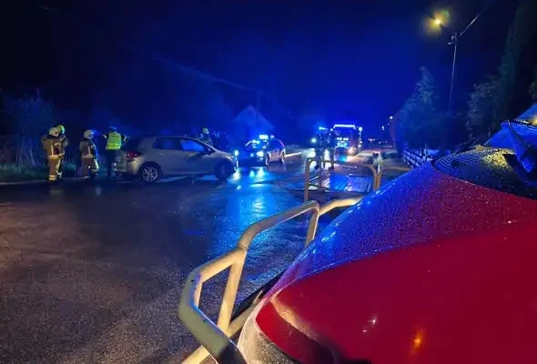 Wypadek motocykla z autem w Jaworzni – akcja służb ratunkowych