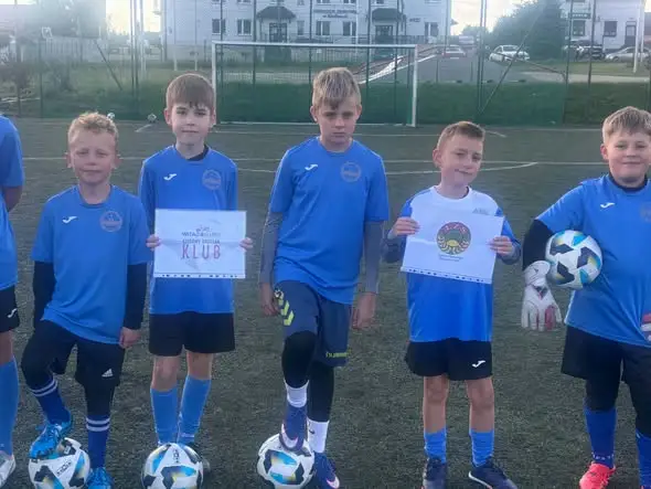 Młodzi piłkarze ze Sparty Pisarzowice trenują w ramach Programu Klub 2026