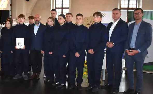 Chmielnik: uczniowie klas mundurowych debatowali o roli USA w bezpieczeństwie Europy