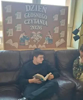 Dzień Głośnego Czytania w Bodzentynie – klasa 2a czytała „Lalkę”