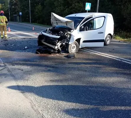 Wypadek w Micigoździe. Dwie osoby poszkodowane, droga zablokowana