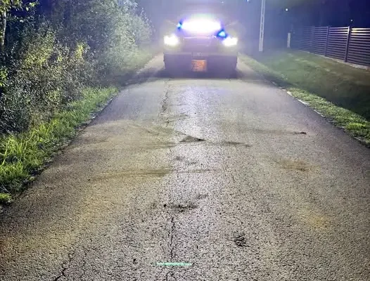 Śliska plama na ul. Grabowej w Świętej Katarzynie – akcja strażaków OSP