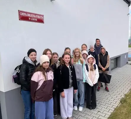 Czytam, więc jestem – klasa 6B w bibliotece w Górnie