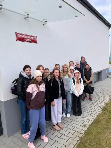 Czytam, więc jestem – klasa 6B w bibliotece w Górnie
