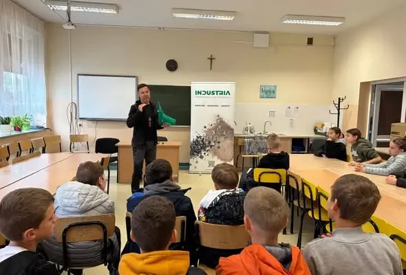 Łagów: szóstoklasiści odkrywali geologiczne skarby regionu