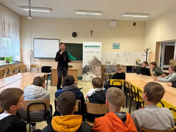 Łagów: szóstoklasiści odkrywali geologiczne skarby regionu