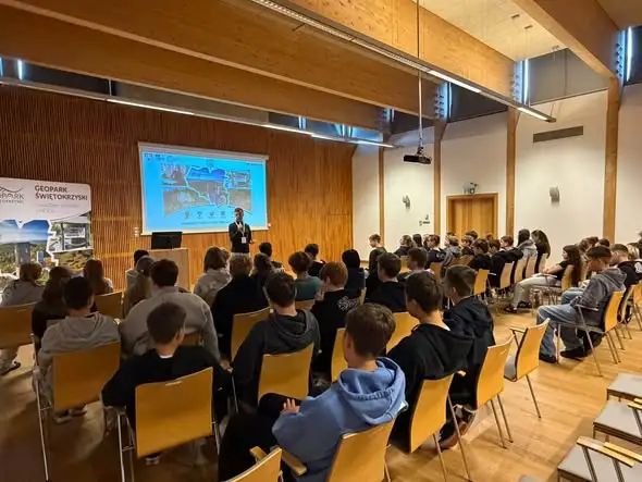 Uczniowie klas 7 i 8 zgłębiali geologię w Centrum Geoedukacji w Kielcach