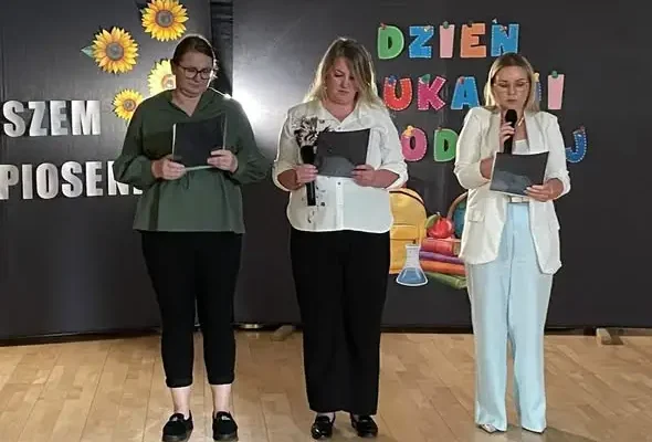 Dzień Edukacji Narodowej w szkole w Pierzchnicy – tym razem na scenie rodzice