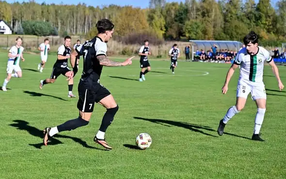 Klonówka Masłów rozgromiła Pogoń Staszów 4:1 na nowych trybunach