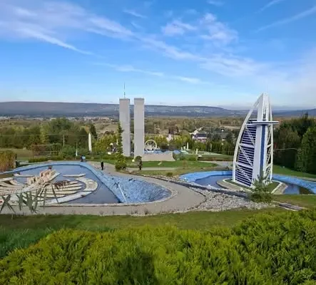 Mieszkańcy Czyżowa zwiedzili świat w miniaturze – wyjazd do Krajna