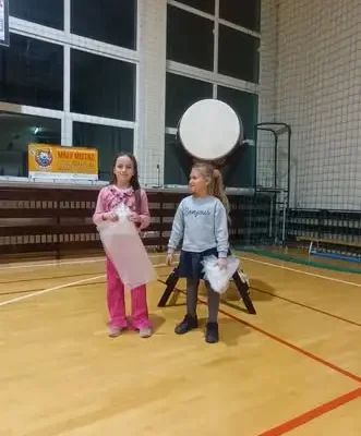 Mniów: karatecy gotowi na jutrzejsze zawody – sala przygotowana