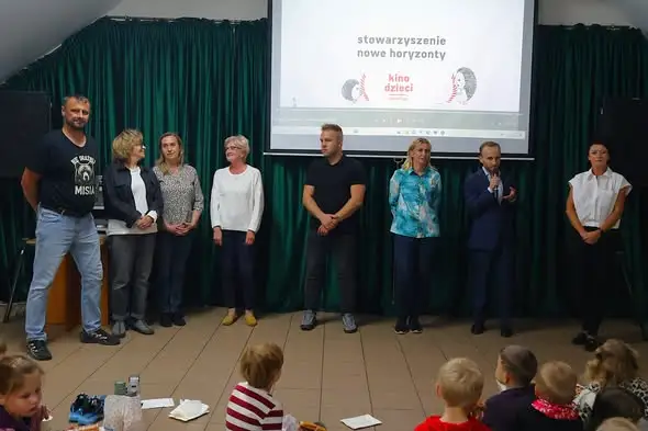 Noc Bibliotek 2026 w Ćmińsku: 150 osób i wiejskie zwierzęta