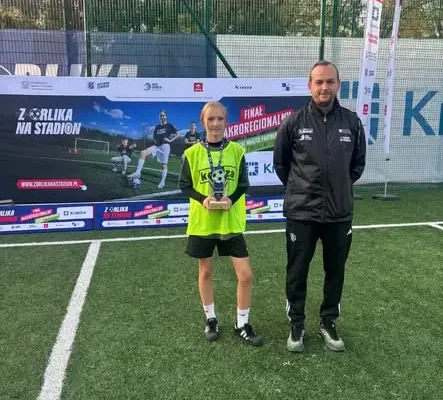 Bieliny: druga drużyna dziewcząt ze srebrnym medalem turnieju „Z Orlika na Stadion”