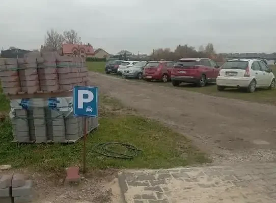 Strawczyn: nowe miejsca parkingowe przy cmentarzu na Wszystkich Świętych