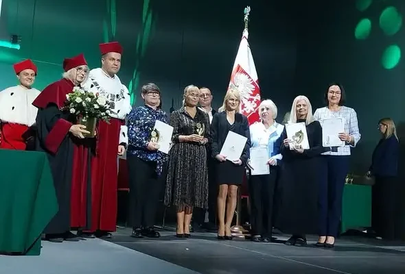 Platynowy Staropolski Laur Edukacji dla Zespołu Szkół w Kostomłotach Drugich