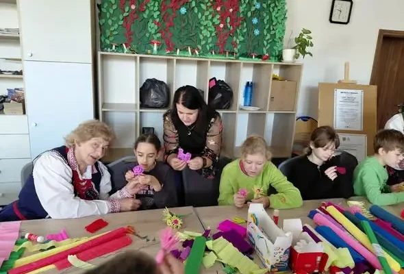 Młodzież z Kowali odkrywała historię małej ojczyzny w gminie Nowiny