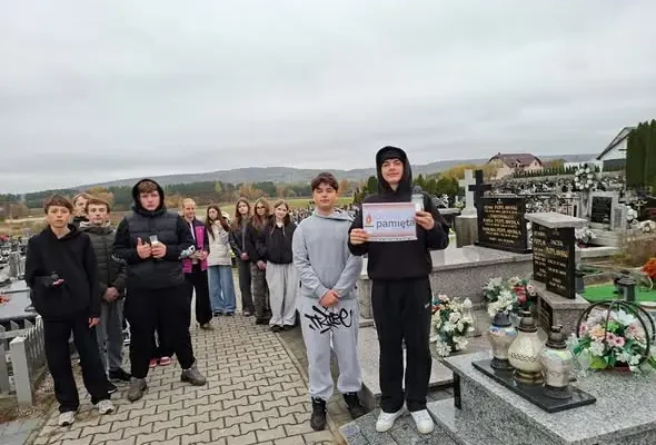Szkoła w Strawczynie oddała hołd lokalnym bohaterom