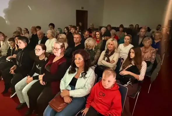 „Igraszki z diabłem” zachwyciły publiczność w gminie Nowiny