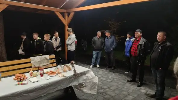 Młodzież uczyła się rozpalania ognia i reagowania w kryzysie