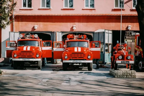 Uczniowie z Filii Suchowola odwiedzili strażaków. Wycieczka pełna wrażeń i nauki bezpieczeństwa
